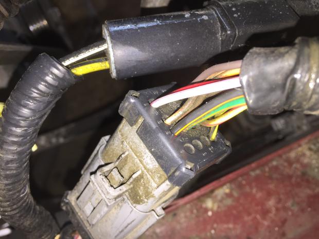 Mustang Fuse Box Wiring Issue - MustangForums.com