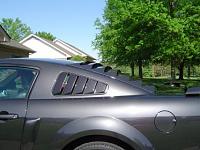 Black Mustangs with rear window louvers-dsc01207.jpg