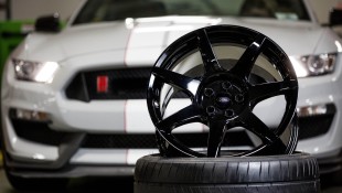 Ford Fits GT350R With First Mass-Produced Carbon Fiber Wheel