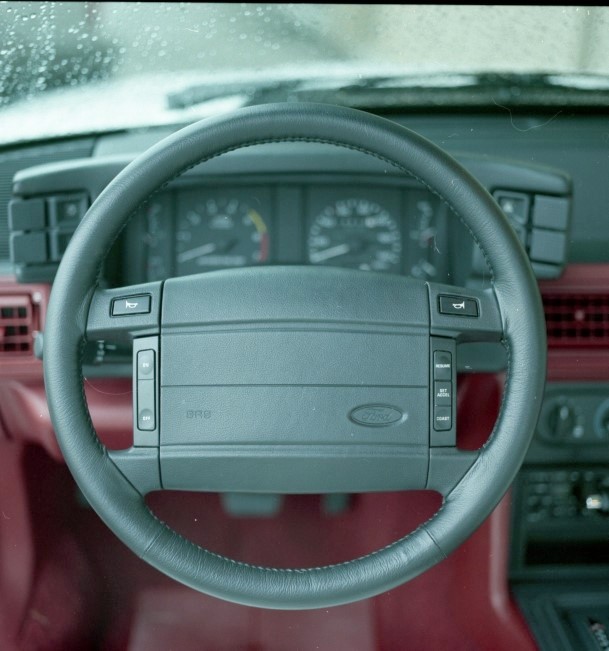 1990-mustang-steering-wheel-80536239-c220-4023-90ec-ffc90421e8ea