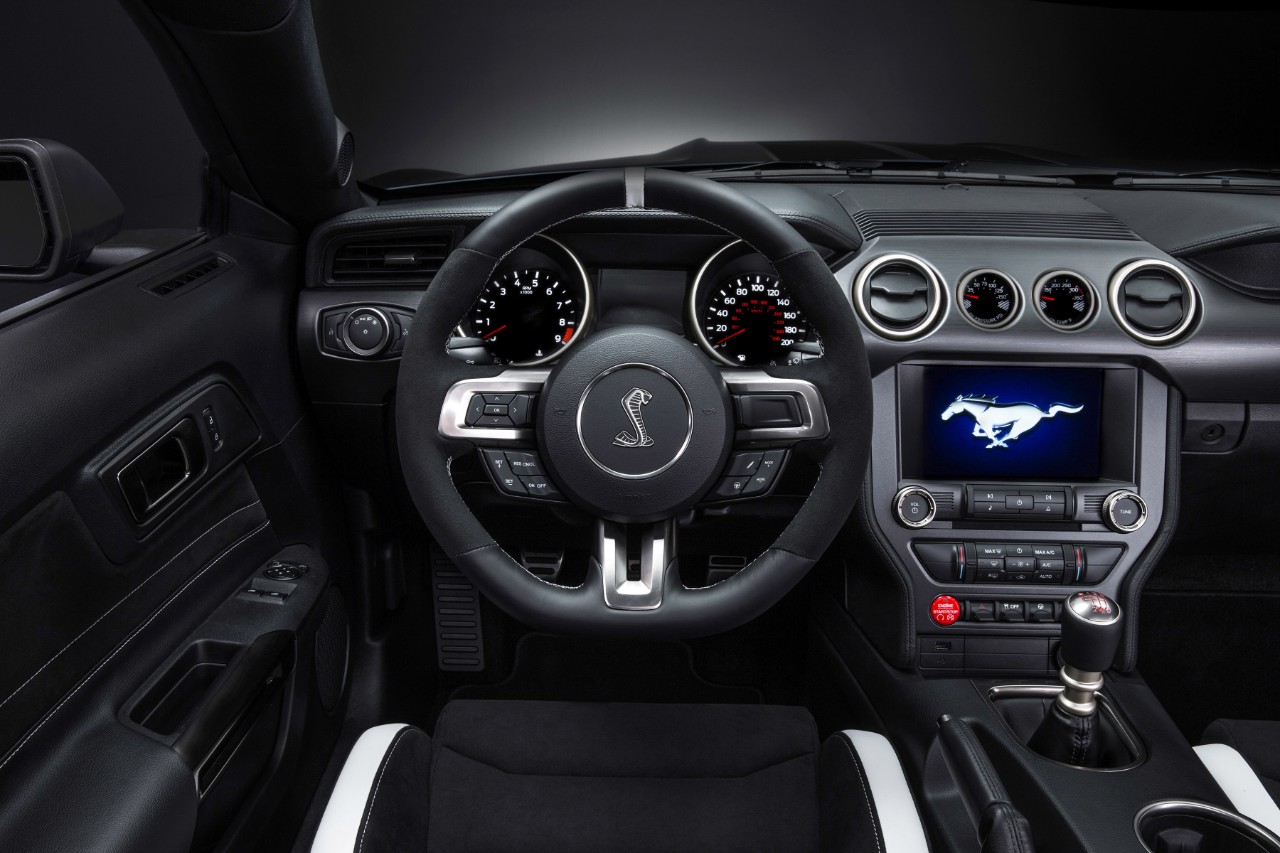 2015-Shelby-GT350R-Steering-Wheel