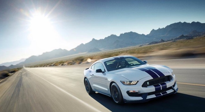 2016-ford-mustang-shelby-gt350-photo-653230-s-986x603