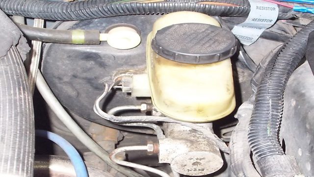 Ford Mustang GT 1996-2014: How to Replace Brake Master Cylinder