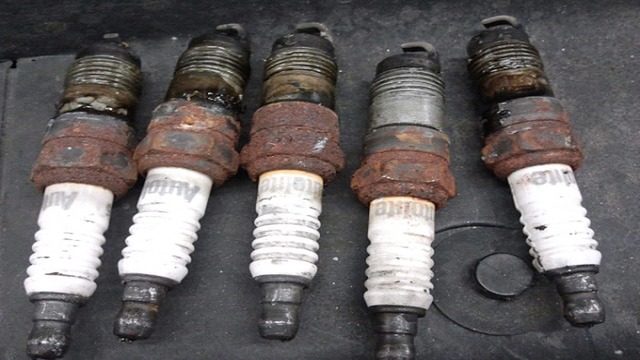 Ford Mustang V6 1994-2004: How to Replace Spark Plugs