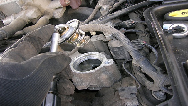 Ford Mustang GT 2005-2014: How to Replace Thermostat