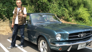 Instagrammer "yoshihide.1965" and his 1965 Ford Mustang.