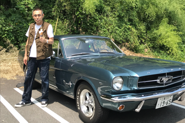 Instagrammer "yoshihide.1965" and his 1965 Ford Mustang.