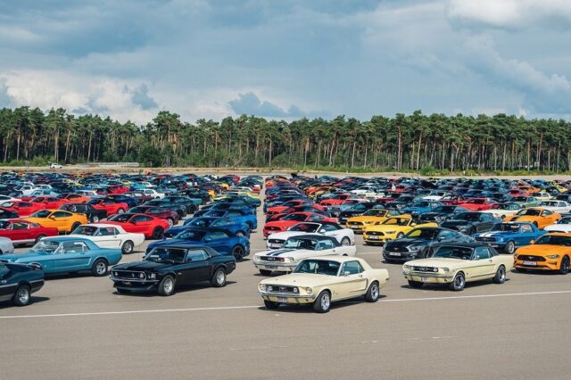 Ford Sets Record for Largest Mustang Parade!